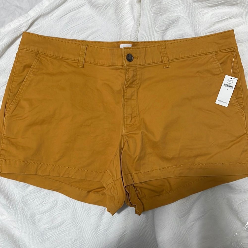NWT- GAP- 18